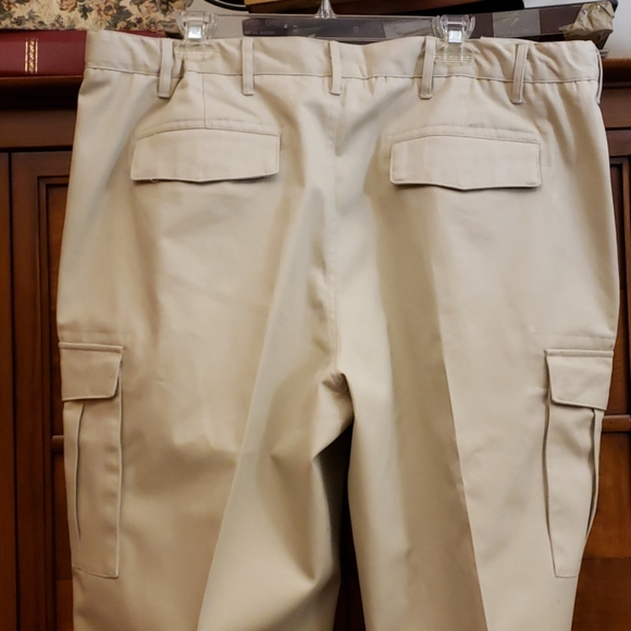 NWOT Adjust-A-Band Khaki Cargo Pants Size42 S - Picture 5 of 10
